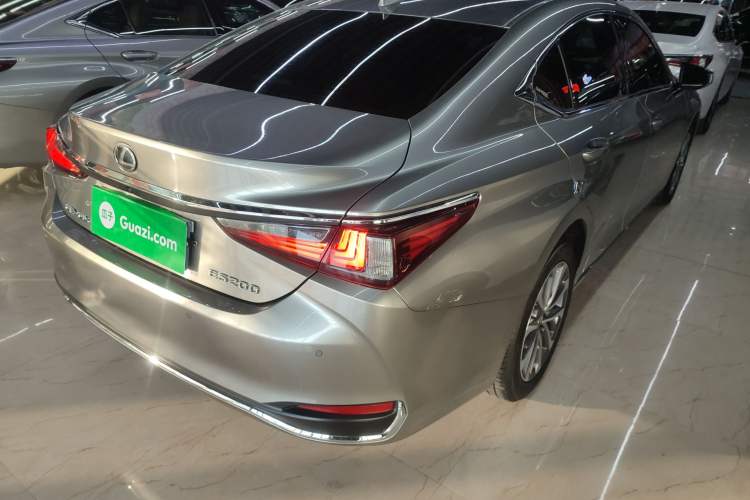 Used Lexus ES 2022 200 Excellence Edition Rear Right 45 Deg