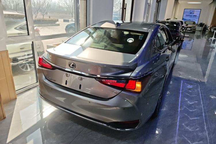 Used Lexus ES 2022 300h Excellence Edition Rear Right 45 Deg