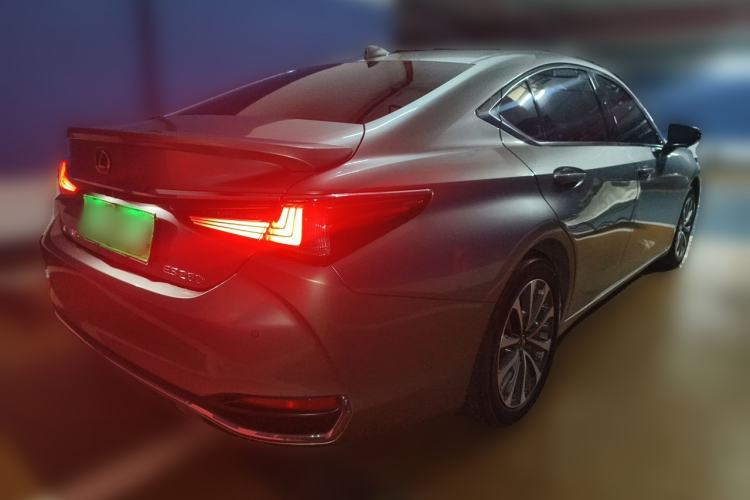 Used Lexus ES 2022 200 Luxury Edition Rear Right 45 Deg