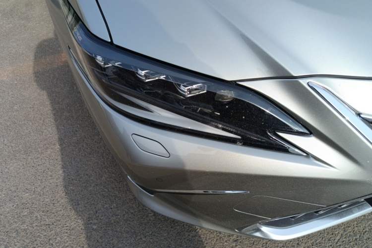 Used Lexus ES 2022 300h Deluxe Edition Right Front Headlight