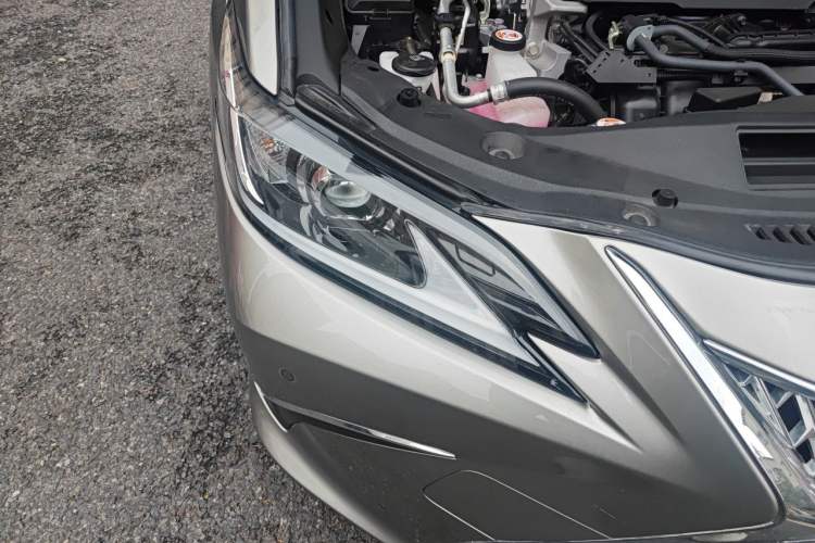 Used Lexus ES 2022 300h Excellence Edition Right Front Headlight
