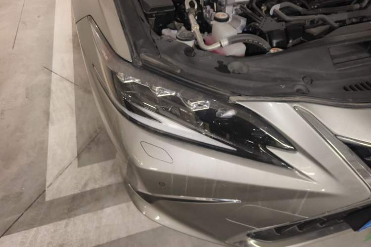 Used Lexus ES 2022 300h Deluxe Edition Right Front Headlight