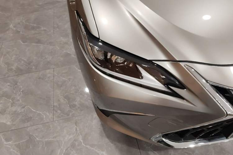 Used Lexus ES 2022 300h Excellence Edition Right Front Headlight