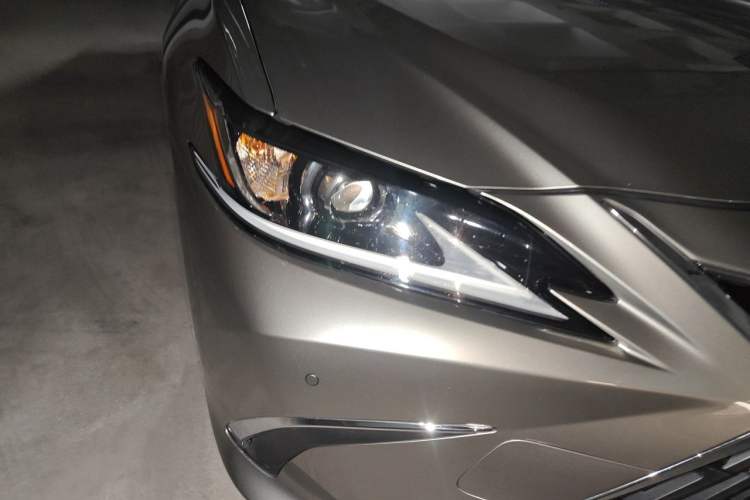 Used Lexus ES 2022 200 Luxury Edition Right Front Headlight