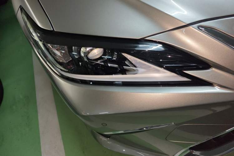 Used Lexus ES 2022 200 Excellence Edition Right Front Headlight