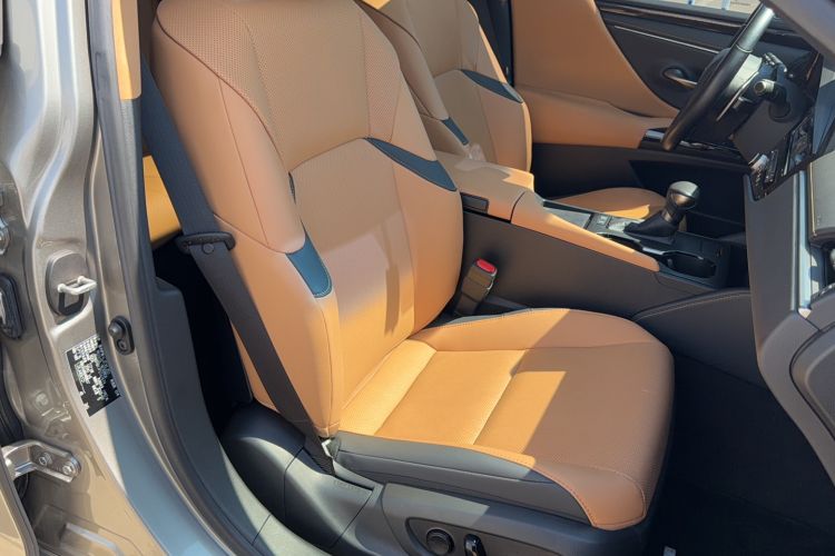 Used Lexus ES 2022 200 Excellence Edition Right Front Seat