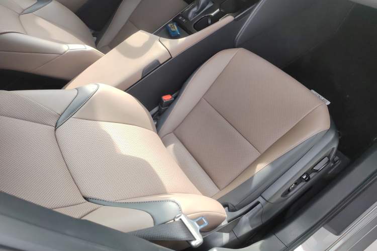 Used Lexus ES 2022 260 Excellence Edition Right Front Seat