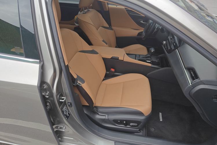 Used Lexus ES 2022 200 Excellence Edition Right Front Seat