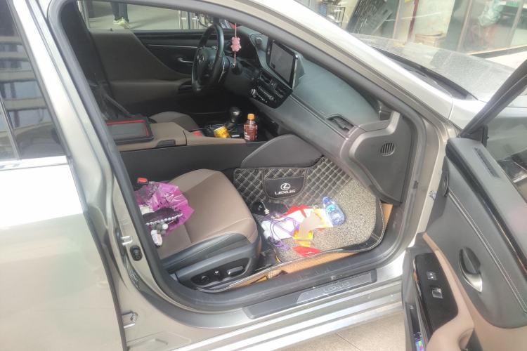Used Lexus ES 2022 200 Excellence Edition Right Front Seat