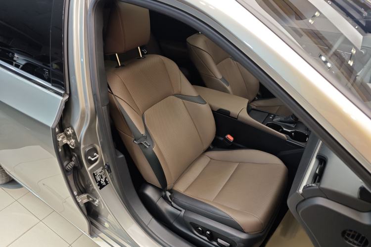 Used Lexus ES 2022 300h Excellence Edition Right Front Seat