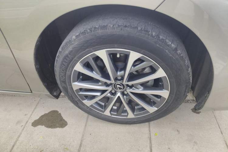 Used Lexus ES 2022 200 Excellence Edition Right Front Wheel Hub
