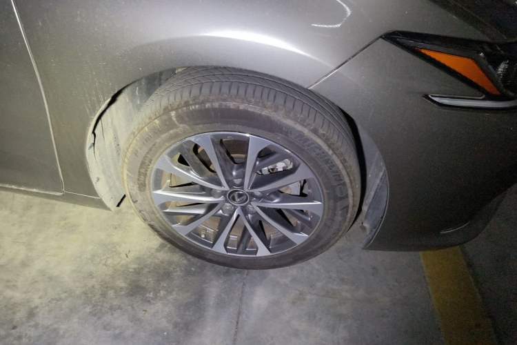 Used Lexus ES 2022 200 Excellence Edition Right Front Wheel Hub