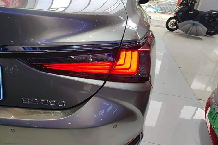 Used Lexus ES 2022 200 Excellence Edition Right Rear Taillight