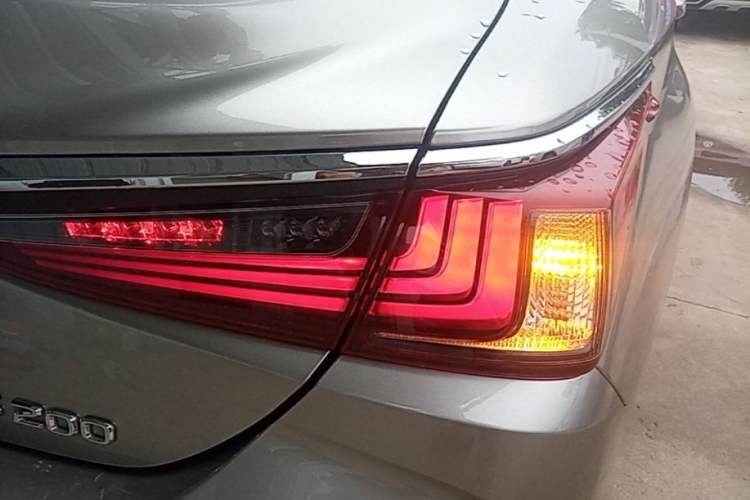 Used Lexus ES 2022 200 Excellence Edition Right Rear Taillight