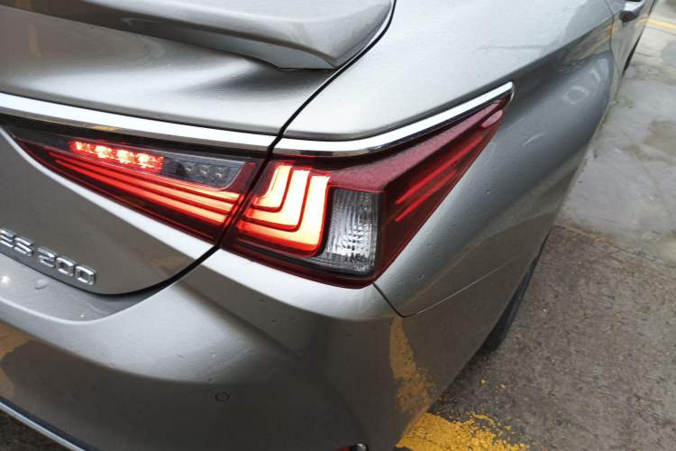 Used Lexus ES 2022 200 Excellence Edition Right Rear Taillight