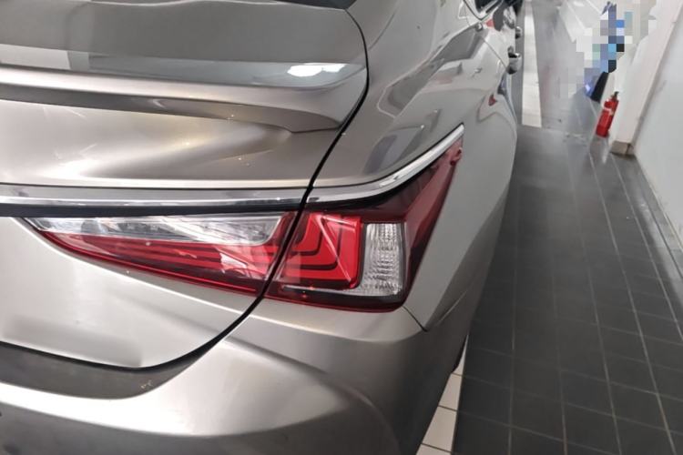 Used Lexus ES 2022 300h Excellence Edition Right Rear Taillight