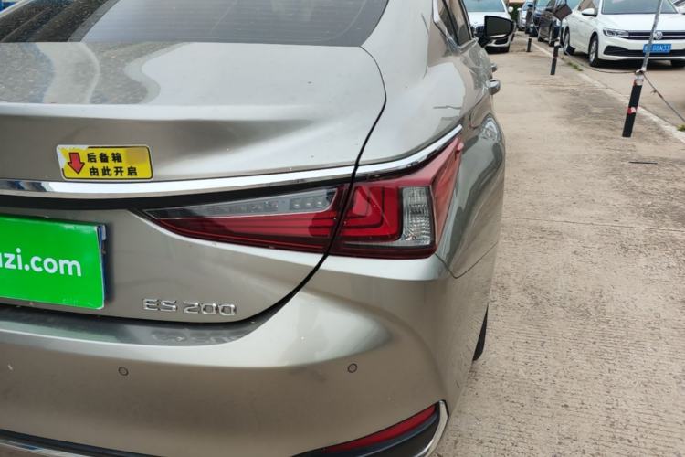 Used Lexus ES 2022 200 Excellence Edition Right Rear Taillight