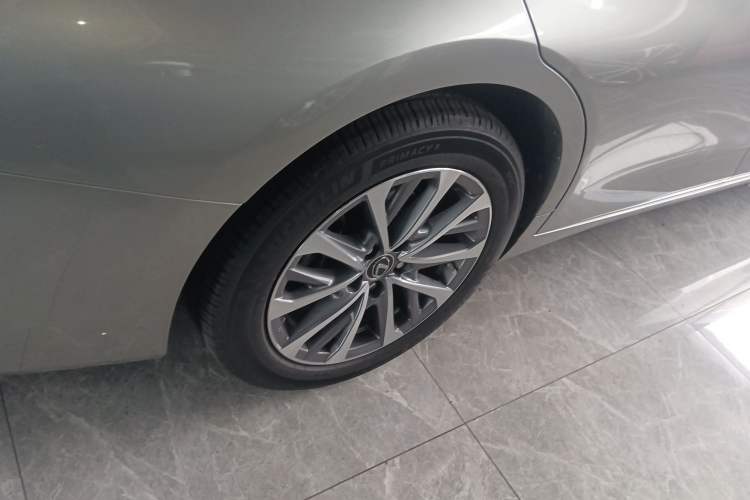 Used Lexus ES 2022 200 Excellence Edition Right Rear Wheel Hub