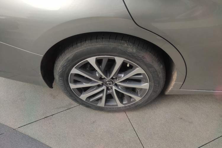 Used Lexus ES 2022 200 Excellence Edition Right Rear Wheel Hub