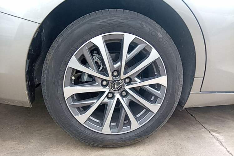 Used Lexus ES 2022 200 Excellence Edition Right Rear Wheel Hub