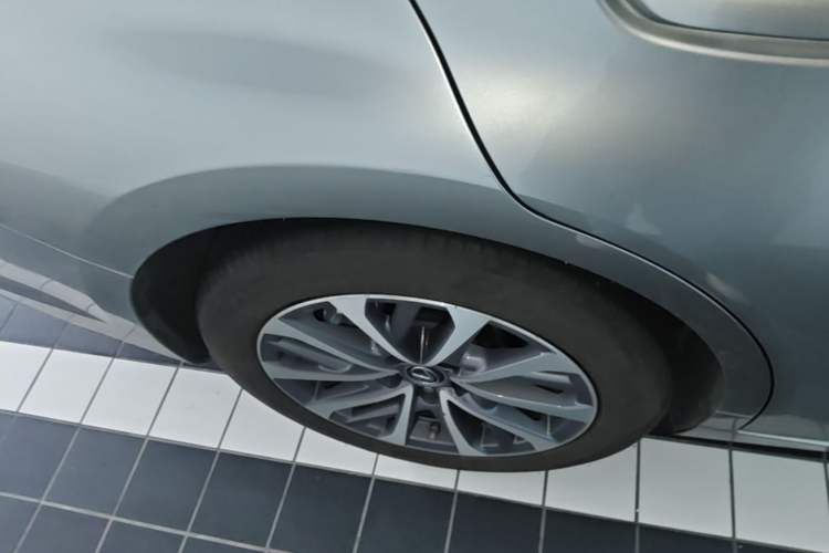 Used Lexus ES 2022 300h Excellence Edition Right Rear Wheel Hub
