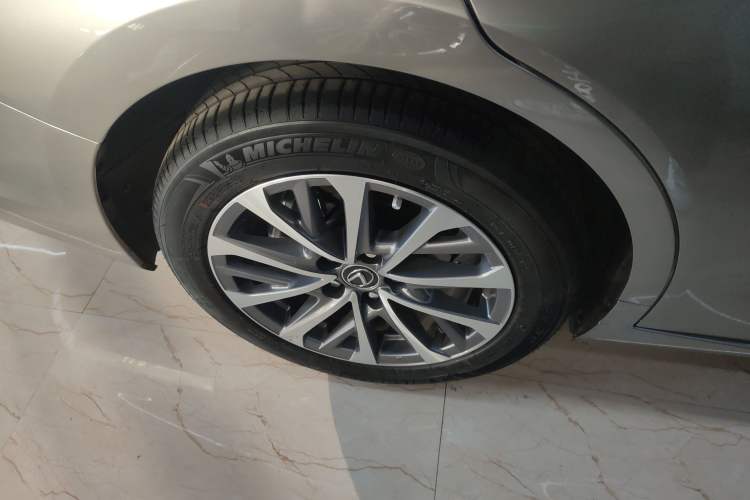 Used Lexus ES 2022 200 Excellence Edition Right Rear Wheel Hub