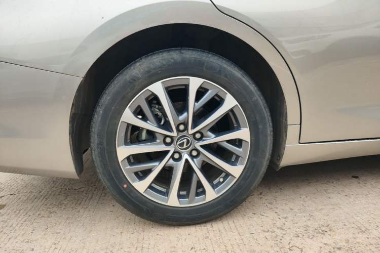 Used Lexus ES 2022 200 Excellence Edition Right Rear Wheel Hub