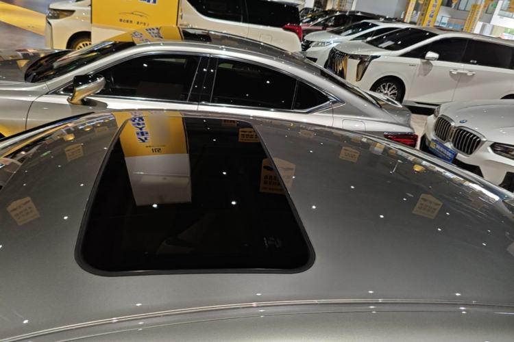Used Lexus ES 2022 300h Deluxe Edition Roof