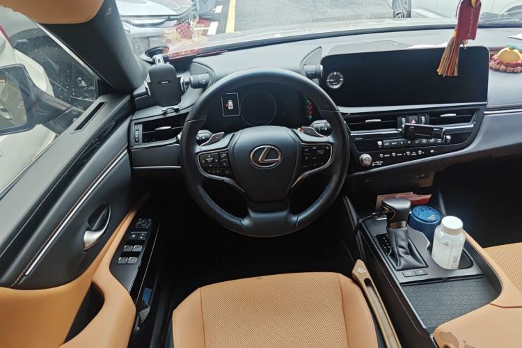 Used Lexus ES 2022 300h Excellence Edition Steering Wheel