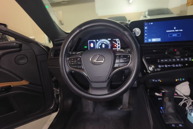 Used Lexus ES 2022 300h Deluxe Edition Steering Wheel