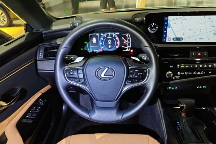 Used Lexus ES 2022 300h Deluxe Edition Steering Wheel