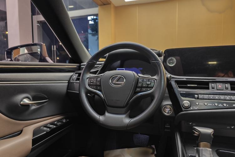 Used Lexus ES 2022 300h Excellence Edition Steering Wheel
