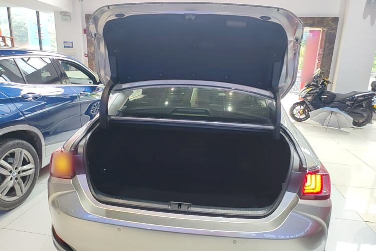 Used Lexus ES 2022 200 Excellence Edition Trunk
