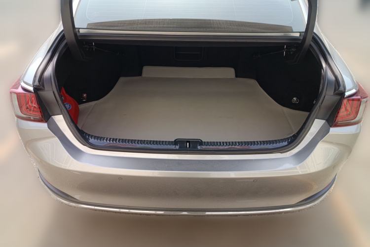 Used Lexus ES 2022 300h Deluxe Edition Trunk