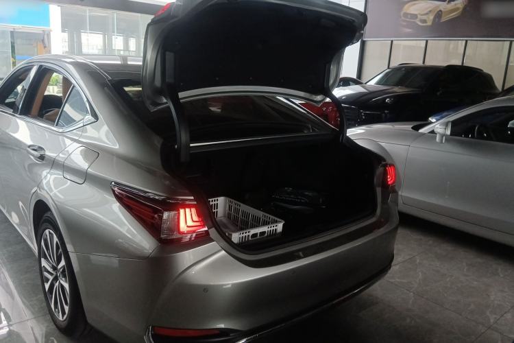 Used Lexus ES 2022 200 Excellence Edition Trunk