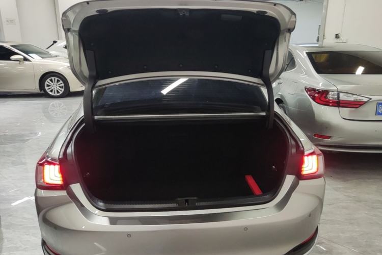 Used Lexus ES 2022 300h Excellence Edition Trunk