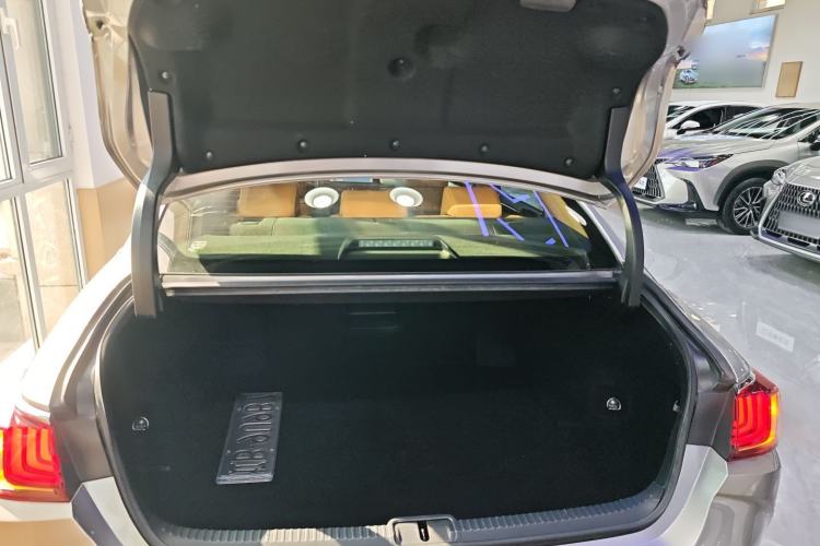 Used Lexus ES 2022 300h Excellence Edition Trunk
