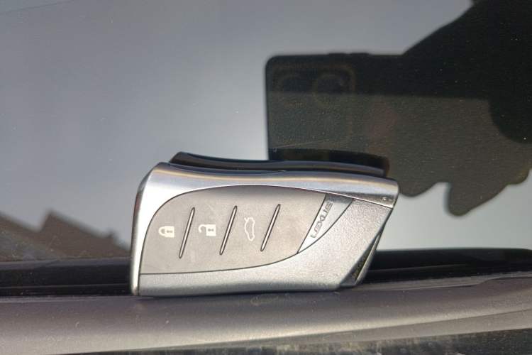 Used Lexus ES 2022 300h Deluxe Edition Vehicle Key