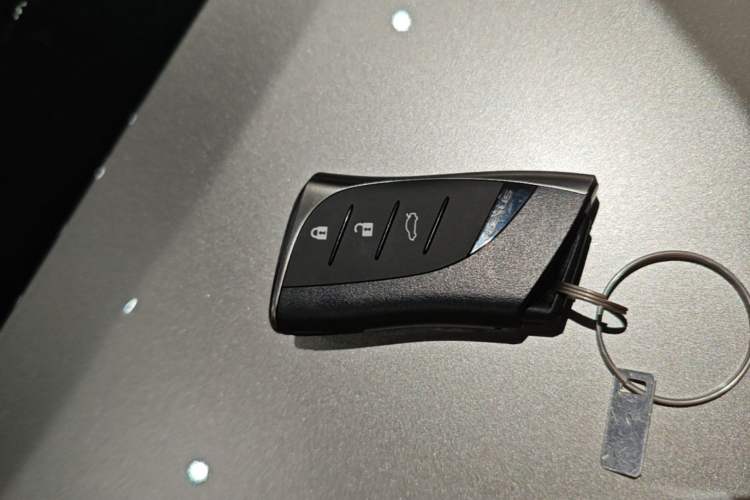 Used Lexus ES 2022 300h Deluxe Edition Vehicle Key