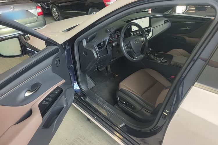 Used Lexus ES 2022 200 Excellence Edition Driver Seat