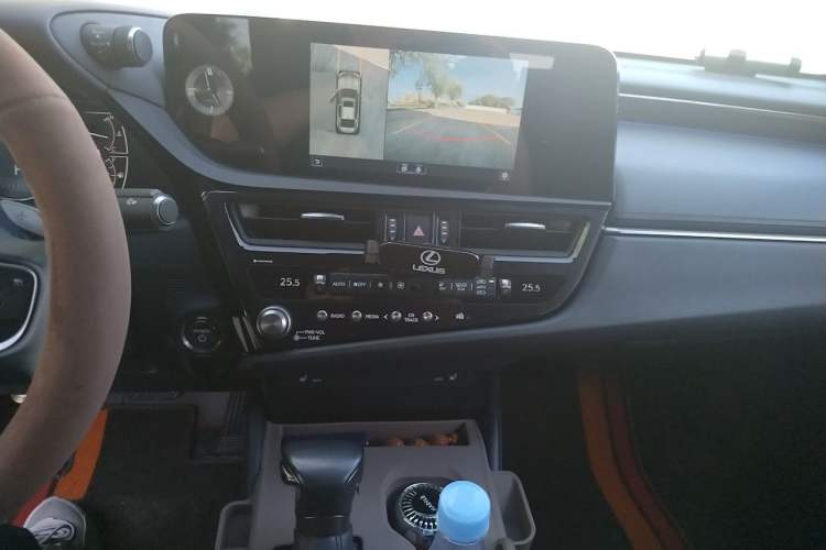 Used Lexus ES 2022 300h Excellence Edition Audio And AC Panel