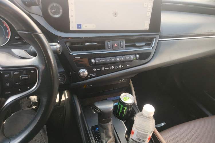 Used Lexus ES 2022 300h Excellence Edition Audio And AC Panel