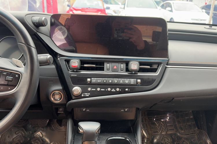 Used Lexus ES 2022 200 Excellence Edition Audio And AC Panel