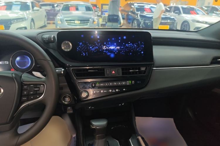 Used Lexus ES 2022 200 Excellence Edition Center Console