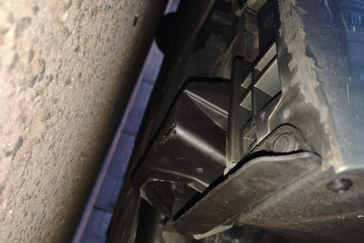 Used Lexus ES 2022 300h Deluxe Edition Chassis Rear Left