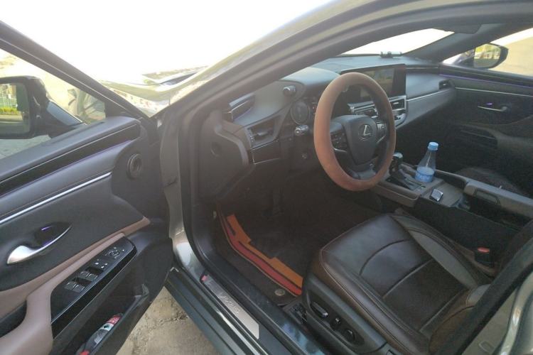 Used Lexus ES 2022 300h Excellence Edition Driver Seat