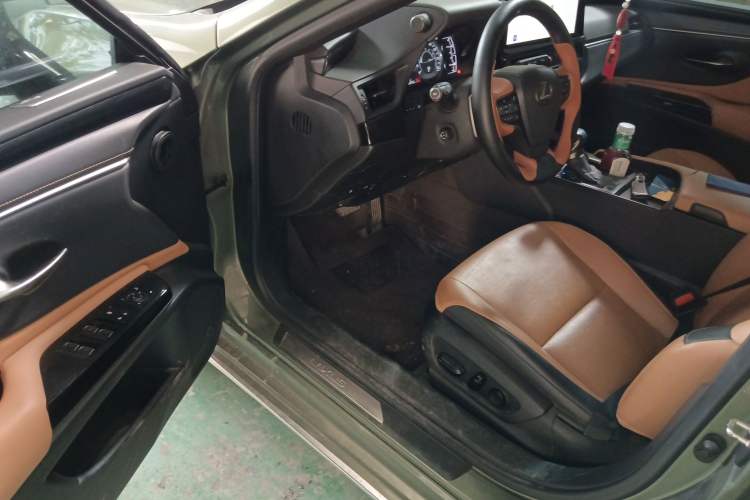 Used Lexus ES 2022 200 Excellence Edition Driver Seat