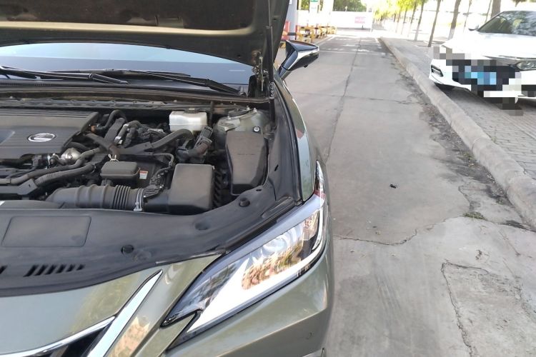 Used Lexus ES 2022 300h Excellence Edition Engine Bay Left