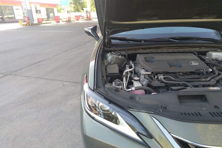 Used Lexus ES 2022 300h Excellence Edition Engine Bay Right