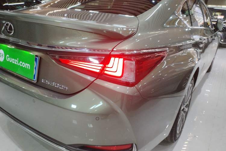 Used Lexus ES 2022 200 Excellence Edition Exterior 6